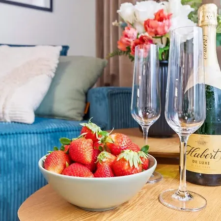 Art-inspired, Designer Apartmán