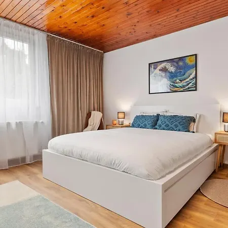 Art-inspired, Designer