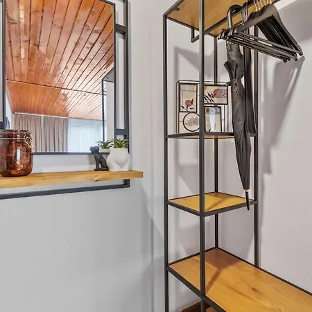 Apartman Art-inspired, Designer